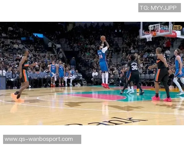 文班赛后与保罗亲密耳语击掌庆祝胜利瞬间引发热议 文班赛后与保罗亲密耳语击掌庆祝胜利瞬间引发热议